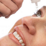 Oogdruppel inbrengen